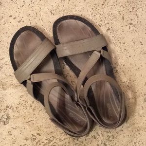 Teva sandals size 8 1/2